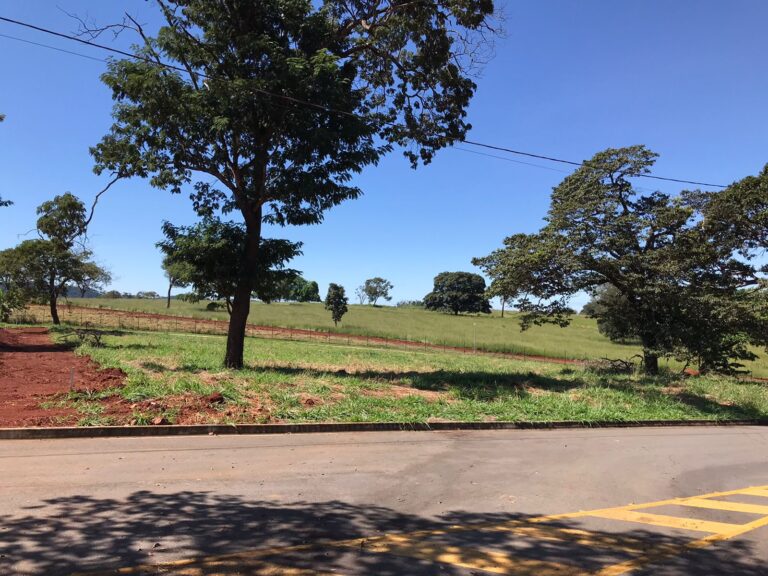 Lote a venda no Condomínio Florata